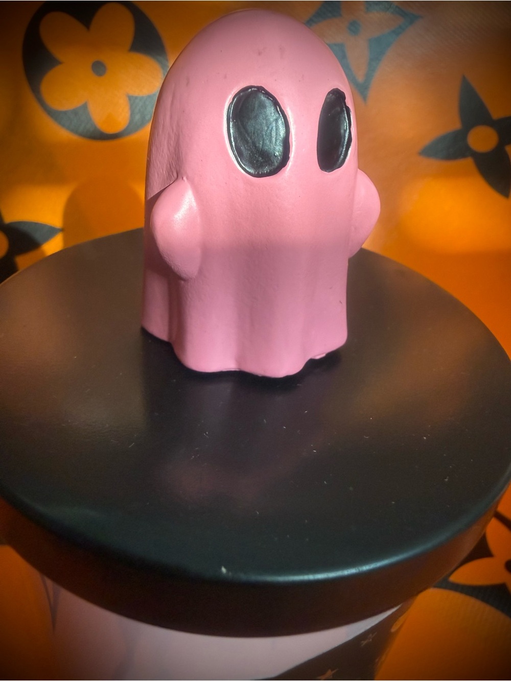 Strawberry Cream Scented Candle - Picture 3 of 4
